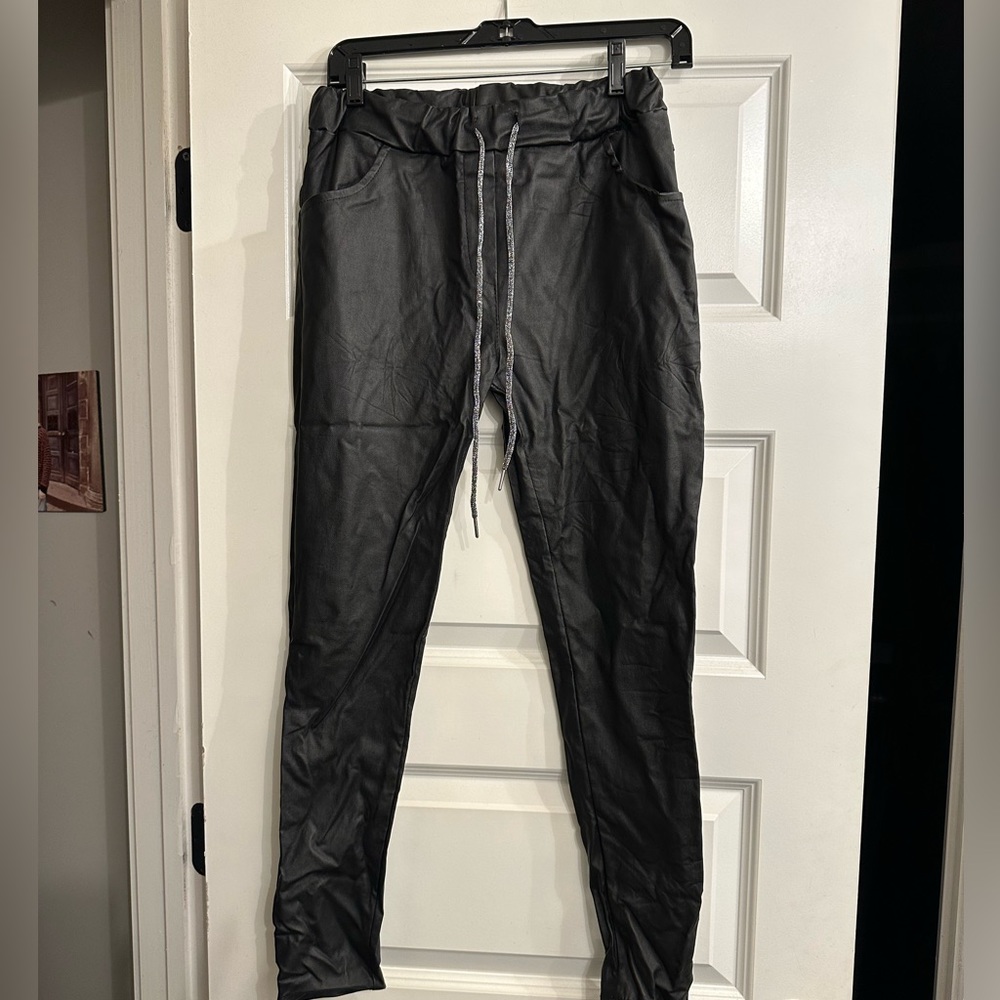 Venti6 black faux leather pants- M